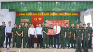 I leader di Ho Chi Minh City hanno fatto visita alle forze armate e alle famiglie dei beneficiari delle politiche per porgere loro gli auguri di Capodanno.