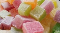 På den tredje dag af Tet medbragte læreren to pakker tyggegummi.