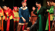 Menghubungkan opera tradisional Vietnam (cheo) dengan penonton muda.