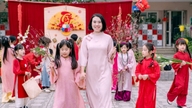 Tet (vietnamesisk månenytår) og traditionelle værdier i den digitale tidsalder.