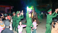 [Photo] Soldiers return home to celebrate Tet (Lunar New Year) with the people of Yang Mao remote commune.