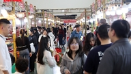 Regional products attracted many visitors on the closing day of the 2026 Spring Fair.