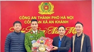 Paroki Cát Thuế, Mộc Hoàn, dan Đông Lao menyampaikan ucapan Tahun Baru kepada Polis Komune An Khánh.