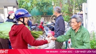 Pasar-pasar tradisional sangat sibuk semasa Tet (Tahun Baru Cina).