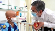 Vicesekretær for Ho Chi Minh Citys partikomité, Nguyen Phuoc Loc, besøger og sender nytårshilsner til Ho Chi Minh Citys blodtransfusions- og hæmatologihospital.