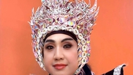 Selepas 15 tahun di luar negara, artis Ngan Linh gembira melakukan kerja amal di kampung halamannya.