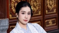 MC Thanh Mai suggère de choisir l'ao dai, une robe traditionnelle vietnamienne, pour les sorties printanières.