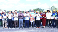 Il presidente del Comitato popolare della provincia di Dong Nai porge gli auguri di buon anno ai lavoratori impegnati nella costruzione dell'autostrada Bien Hoa - Vung Tau.