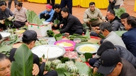 Warga Hanoi memancarkan keanggunan dan kemewahan selama Tahun Baru Imlek.