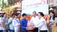 Et meningsfuldt gaveuddelingsprogram i forbindelse med månens nytår i Phat Tich-templet i Vientiane.