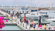 Čtvrtý den lunárního Nového roku přivítal Nha Trang výletní loď s více než 3 500 turisty z USA, Austrálie, Číny a dalších zemí.