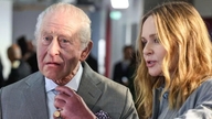 Kong Charles deltager i London Fashion Week efter sin brors anholdelse.