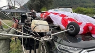 Paraglider styrter ind i bil i Ha Giang.