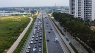 Planen er at lukke motorvejene ud af Hanoi og Ho Chi Minh City og reservere baner til trafik, der vender tilbage til byerne.