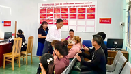 Gia Lai: La gente recibe dinero de la suerte cuando va a completar trámites administrativos.