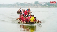 Une course de bateaux animée a lieu sur la rivière La en début d'année.