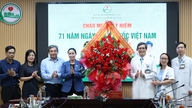 ថ្នាក់ដឹកនាំទីក្រុងដាណាំង អញ្ជើញទៅទស្សនាមណ្ឌលសុខភាព ក្នុងឱកាសទិវាគ្រូពេទ្យវៀតណាម (ថ្ងៃទី២៧ ខែកុម្ភៈ)។