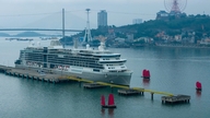 Eine musikalische Feier begrüßte fast 700 Gäste an Bord eines Luxuskreuzfahrtschiffs, das in Ha Long ankam.