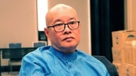 Doçent Doktor Phan Toan Thang'ın elleriyle 'atık'tan 'altına' dönüştürülen göbek kordonu zarı...
