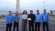 Fagforeningerne i Hai Phong City uddelte 200 gavepakker til arbejdere, der arbejdede i løbet af Tet-ferien.