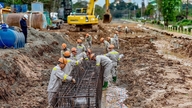 Kevään alkupäivinä rakennustyömaat täyttyvät vilkkaasta työn tunnelmasta.