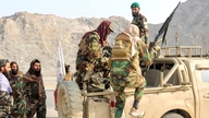 Pakistan inleder flyganfall mot Kabul och andra städer; Afghanistan uppmanar till förhandlingar.