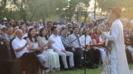 "Evening in My Homeland" er en hyldest til den afdøde musiker Trinh Cong Son.