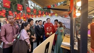 Decorațiunile vietnameze de Tet (Anul Nou Lunar) ies în evidență la Festivalul Lanternelor din Khon Kaen, Thailanda.