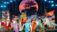 En blændende lanternefestivalaften, rig på vietnamesiske og kinesiske kulturelle farver.
