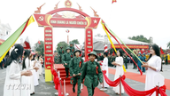 บัณฑิตจบใหม่และสมาชิกพรรคจำนวนมากในจังหวัดเกียลายและนิงบิงห์ได้สมัครใจเข้าร่วมกองทัพ