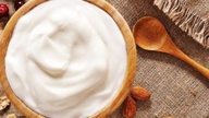 Wybór odpowiednich produktów na kolację pomaga zrównoważyć gospodarkę hormonalną i poprawić naturalne nawilżenie skóry.