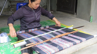 Người Hrê mang họ Phạm: Nặng lòng với di sản thổ cẩm