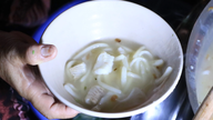 W Ho Chi Minh City znajduje się osobliwa restauracja: 40-letni stragan z zupą z makaronem, otwierany wczesnym rankiem dla nocnych marków.