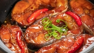 Slik braiserer du fisk for å gjøre den smakfull og mør uten at den faller fra hverandre.