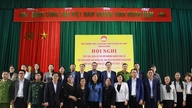 La ministra de Sanidad, Dao Hong Lan, y otros candidatos se reunieron con los votantes en los distritos electorales de Vu Ninh y Nam Son.