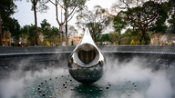 I hvilken by ligger det første "Tåredråbe"-monument i Vietnam?