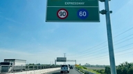 O Ministério da Construção comentou sobre a possibilidade de expandir a rodovia expressa My Thuan - Can Tho para 6 faixas.