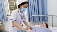 พยาบาลหญิงคนนี้ทุ่มเทให้กับวิชาชีพของตนและอุทิศตนอย่างเต็มที่ให้กับผู้ป่วย
