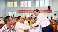 Sekretaris Jenderal Majelis Nasional dan Kepala Kantor Majelis Nasional, Le Quang Manh, bertemu dengan para pemilih di komune pulau Thanh An, Kota Ho Chi Minh.