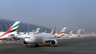Iran angriber flere skibe i Hormuzstrædet og bomber Dubai lufthavn.