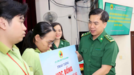 Ho Chi Minh Cityn nuorten vapaaehtoisjoukot ilmaisevat kiitollisuutensa sosiaalipolitiikan edunsaajille ja välittävät heistä.