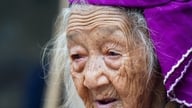 Ha Giang: Berättelsen om en 97-årig kvinna som bevarar själen i linnevävningskonsten Lung Tam.