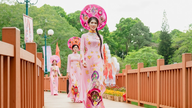 Deltagerne i Miss Businesswoman Vietnam promoverer Gia Lais image som turistdestination.