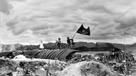 At rive 'stålporten' op til Him Lam - åbningsslaget i Dien Bien Phu-kampagnen.