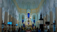 Церковь, которой более 150 лет, расположена посреди зеленого острова в провинции Анзянг.