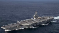 Írán tvrdí, že zaútočil na americkou letadlovou loď USS Abraham Lincoln.