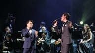 De verdienstelijke artiest Vu Thang Loi blaast revolutionaire muziek nieuw leven in en creëert in samenwerking met Ha An Huy een verrassing.