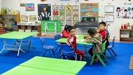 مدرسه توضیح می‌دهد که چرا والدین در ساعات عادی مدرسه، کلاس‌های درس خالی می‌بینند.