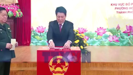 Chủ tịch nước Lương Cường bỏ phiếu bầu cử tại Khu vực bỏ phiếu số 26 ở Hà Nội