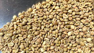 Kaffepriserne faldt med 3.200-3.500 VND/kg, mens peberpriserne steg med op til 2.500 VND/kg.